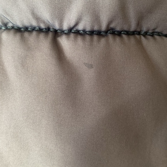 Joe Fresh Girl’s Grey and Pink Spring and Fall Puffer Vest size L (10-12) - Picture 10 of 10